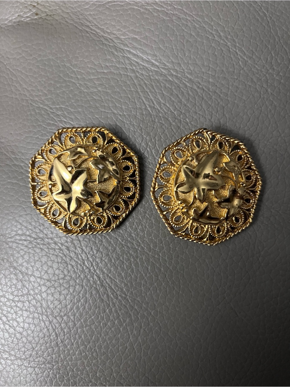 VTG Jose & Maria Barrera for Avon Gold Floral Filligree Clip Earrings 1990s